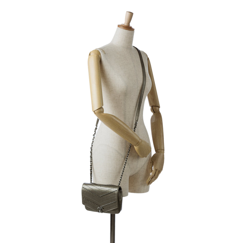 Small Chevron Data Center Envelope Flap Bag - Image 9