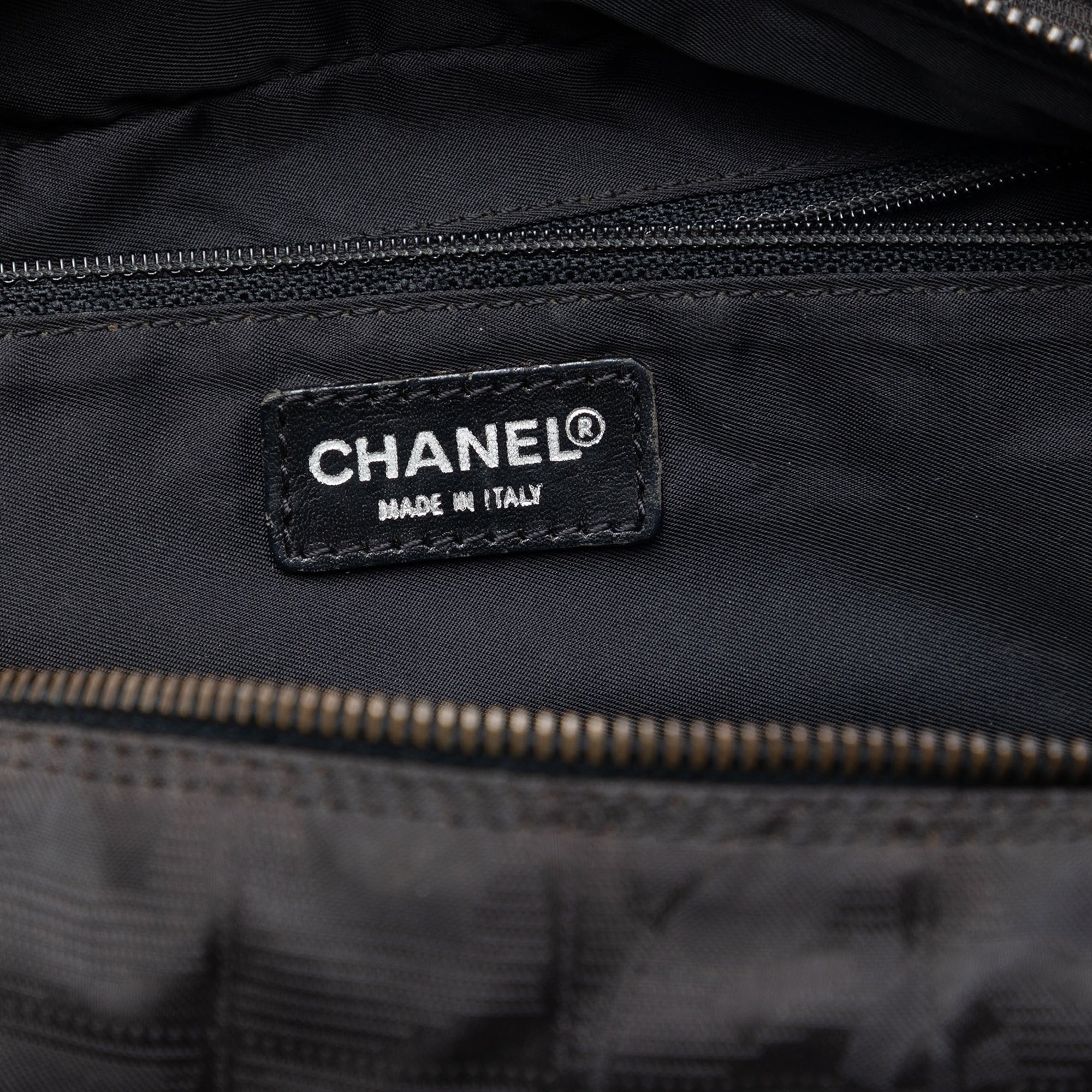 New Travel Line Nylon Handbag - Image 5