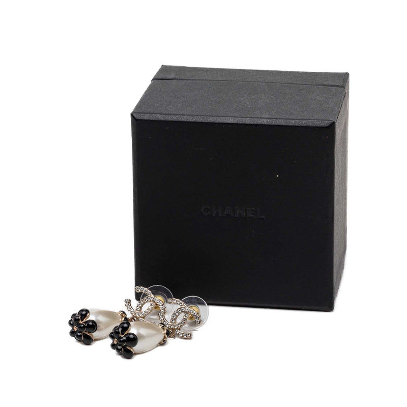 CC Gold Plated Strass Scalloped Faux Pearl Enamel Flower Dangling Bullet Back Earrings - Image 4