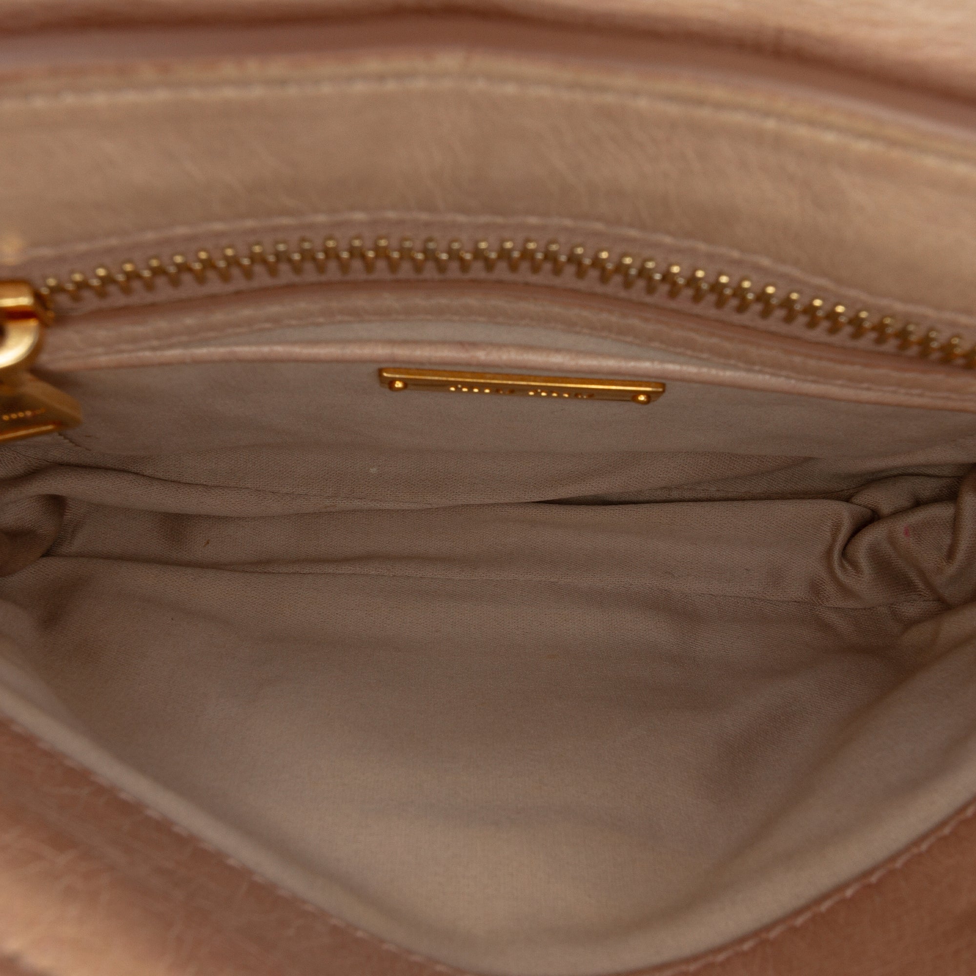 Quilted Leather Push Lock Flap - Image 4