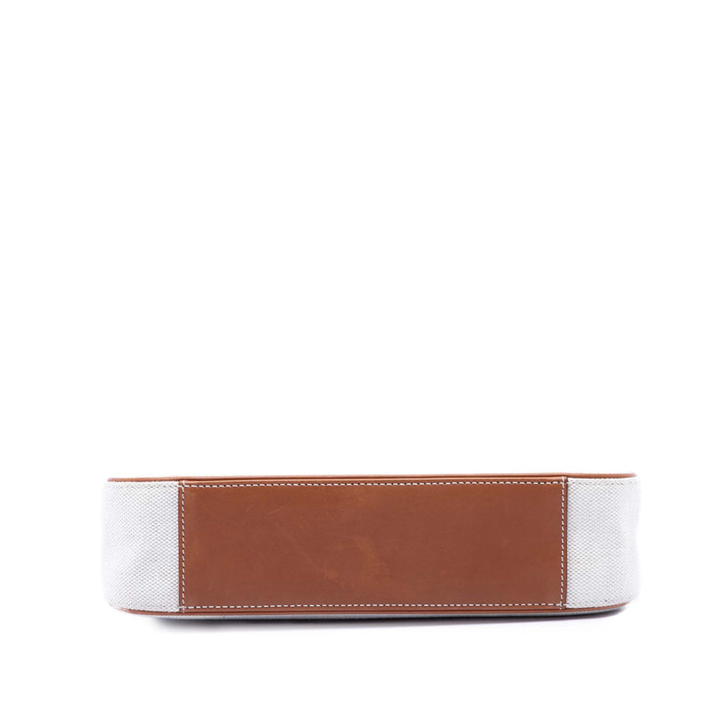 Canvas and Leather Le 5 a 7 - Image 3