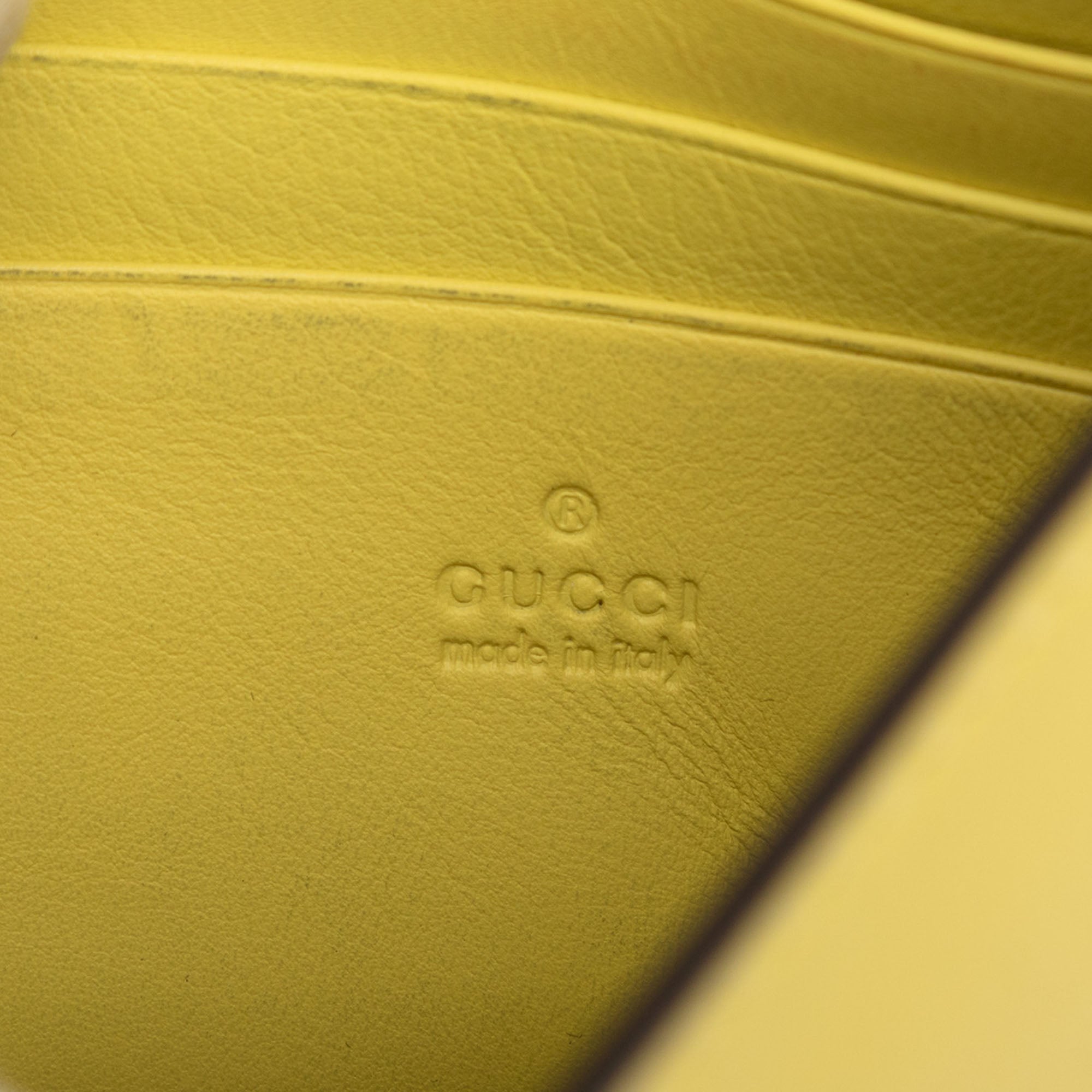 Calfskin Interlocking G Wallet on Chain - Image 5