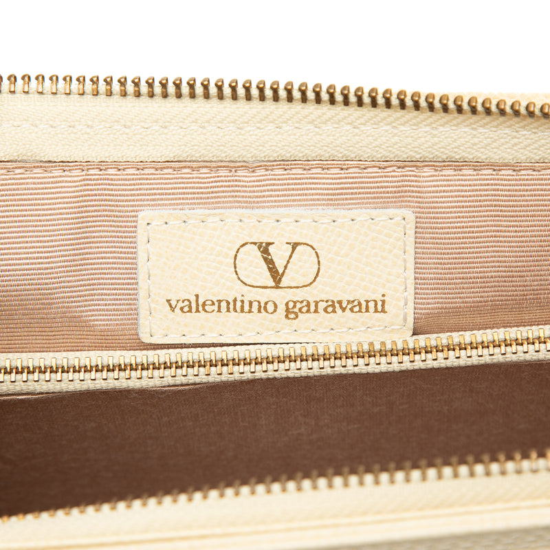 Grainy Calfskin VLogo Tassel Clutch - Image 5