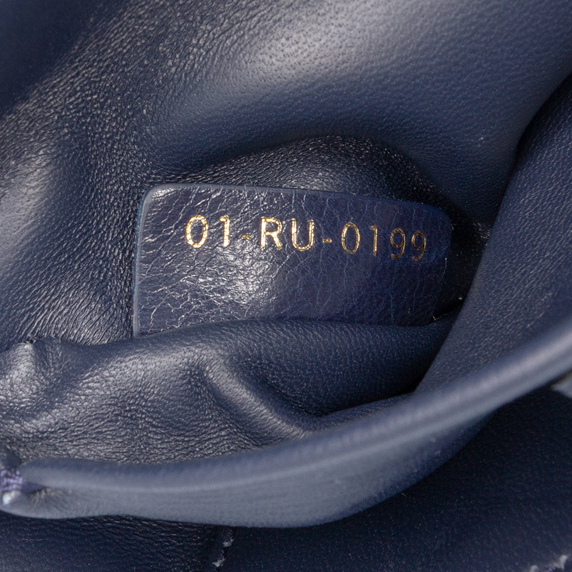 Leather 30 Montaigne Box Bag - Image 6