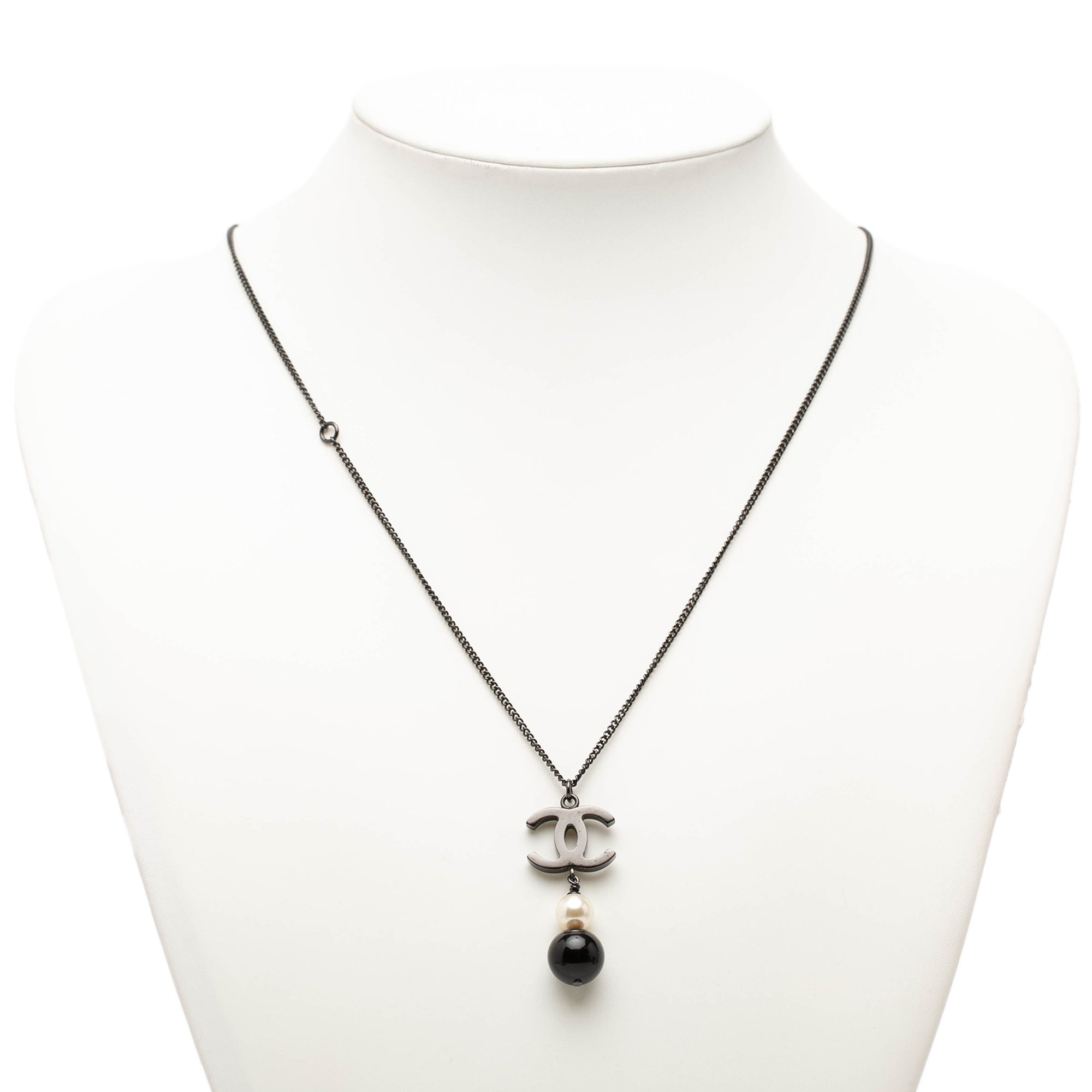 CC Brass Faux Pearl and Bead Drop Pendant Necklace - Image 6
