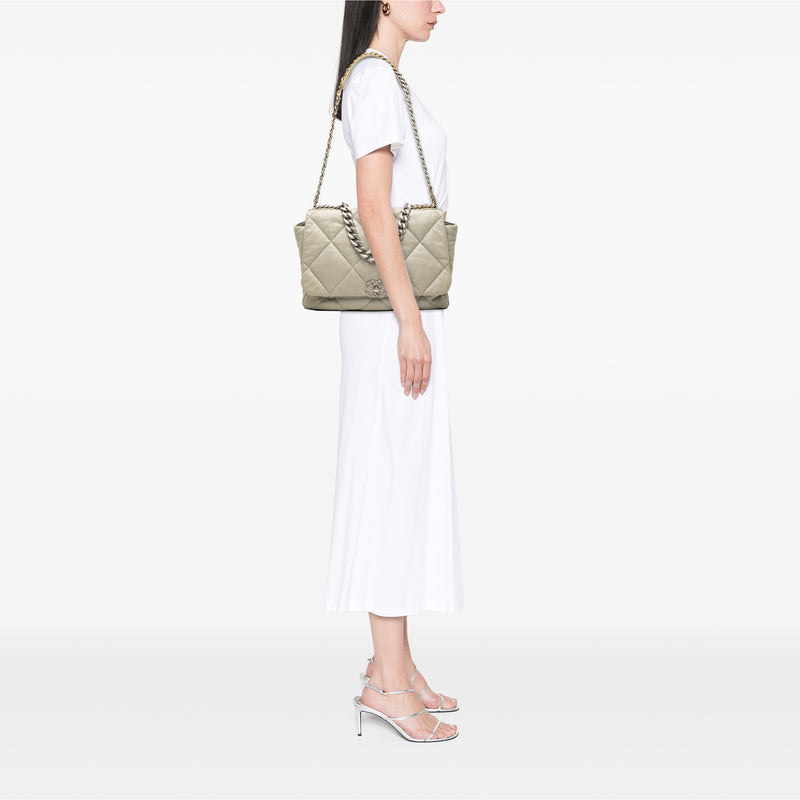 Maxi Lambskin 19 Flap - Image 7