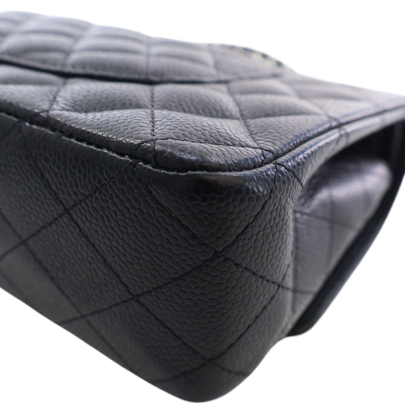 Medium Classic Caviar Double Flap - Image 11