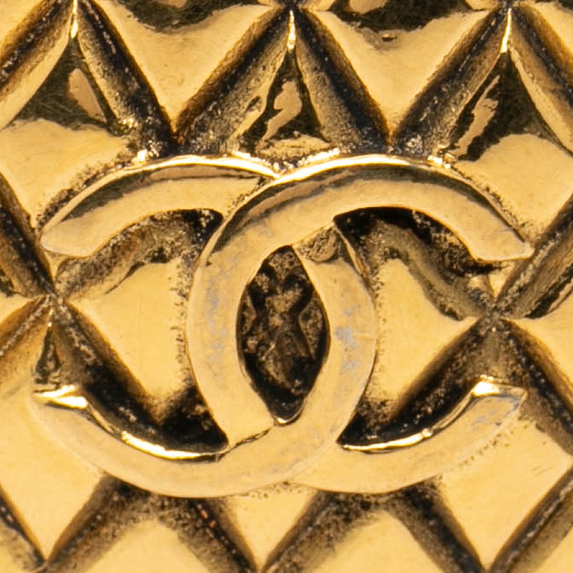 CC Gold Plated Quilted Round Brooch - Image 3