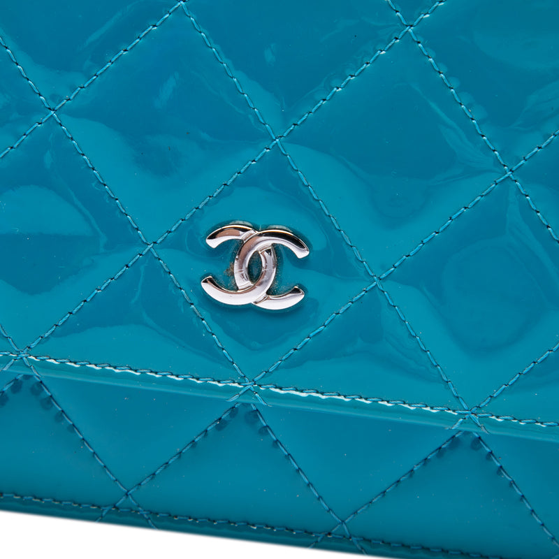 CC Quilted Patent Wallet on Chain - Image 5