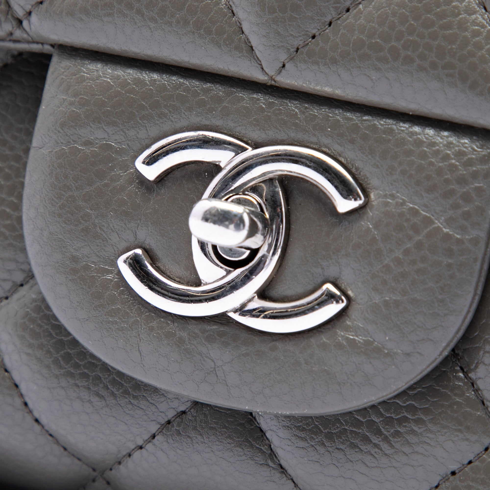 Maxi Classic Caviar Single Flap - Image 5