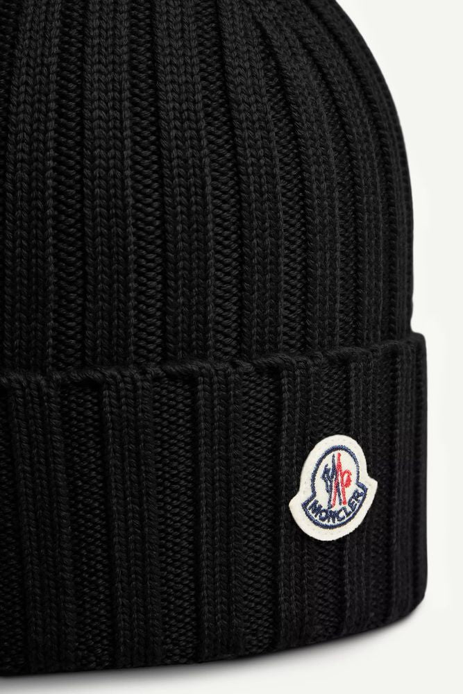 Moncler L20933b00036a9327999 Ribbed Knit Beanie — Black Beanies