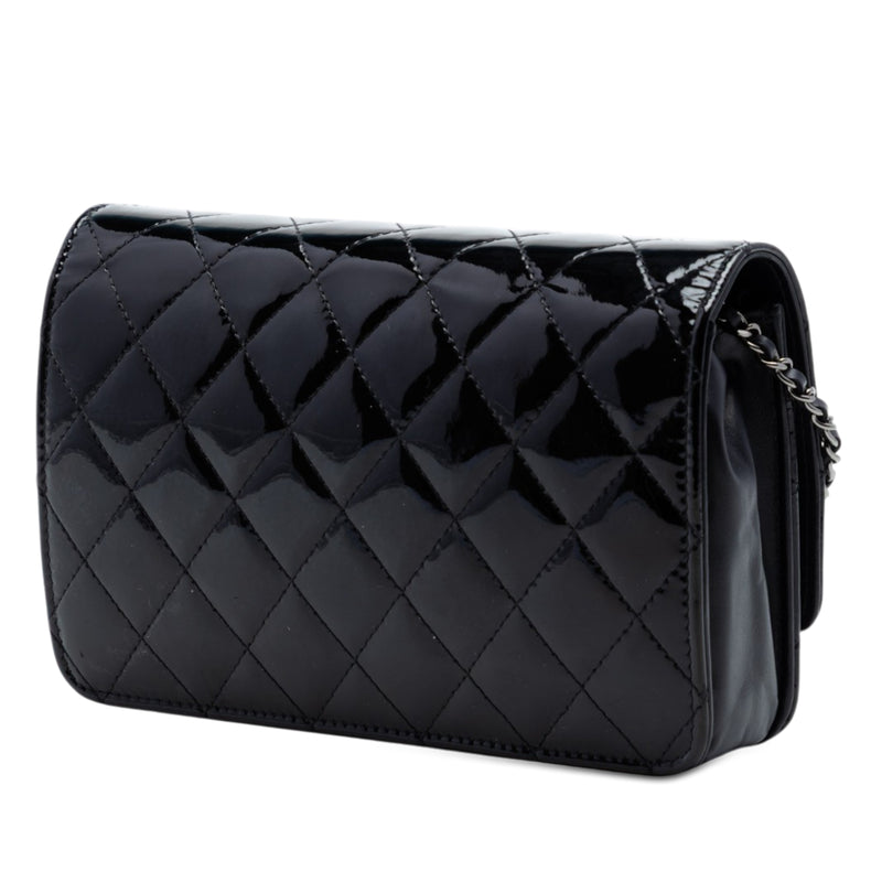 Quilted Patent Golden Class Wallet on Chain - Image 2