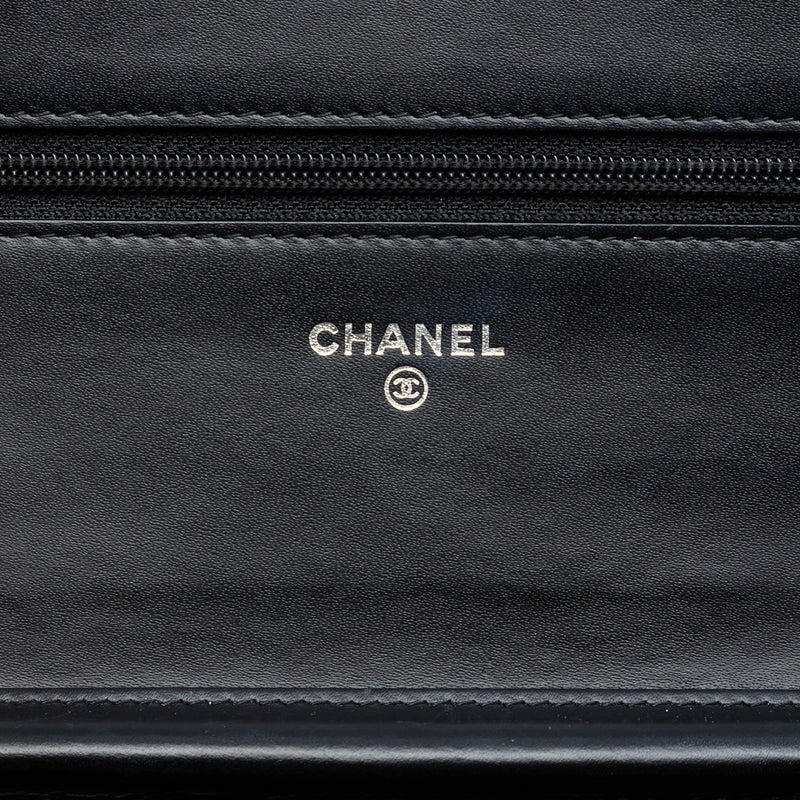 Quilted Patent Golden Class Wallet on Chain - Image 5