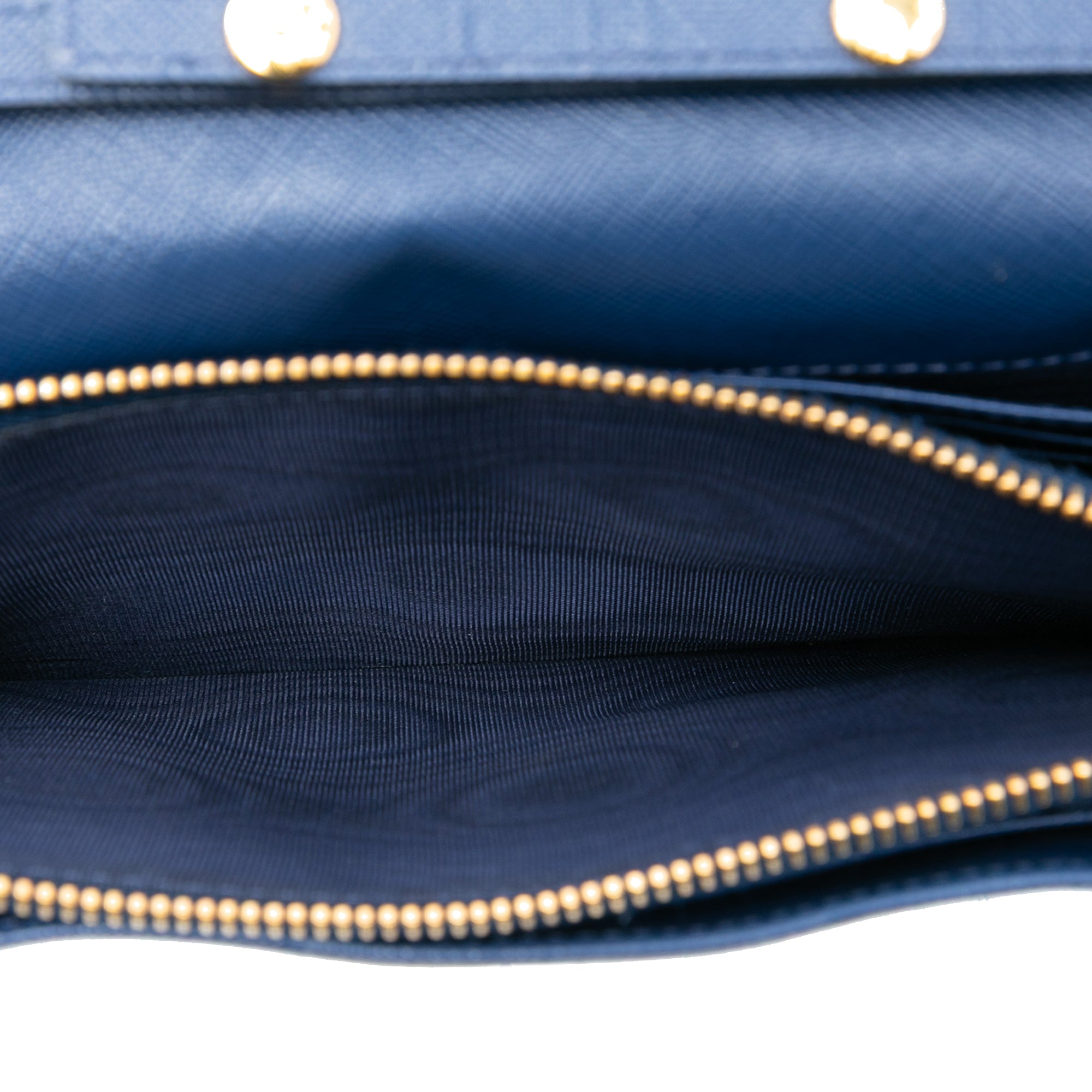 Saffiano Wallet On Chain - Image 4