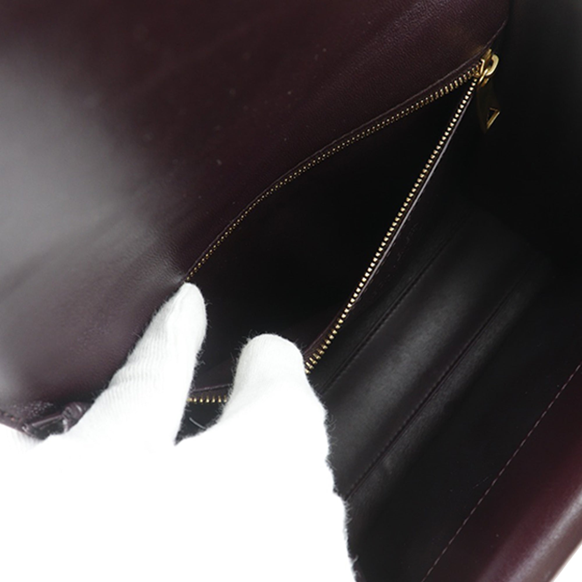 Leather The Clip Crossbody - Image 5