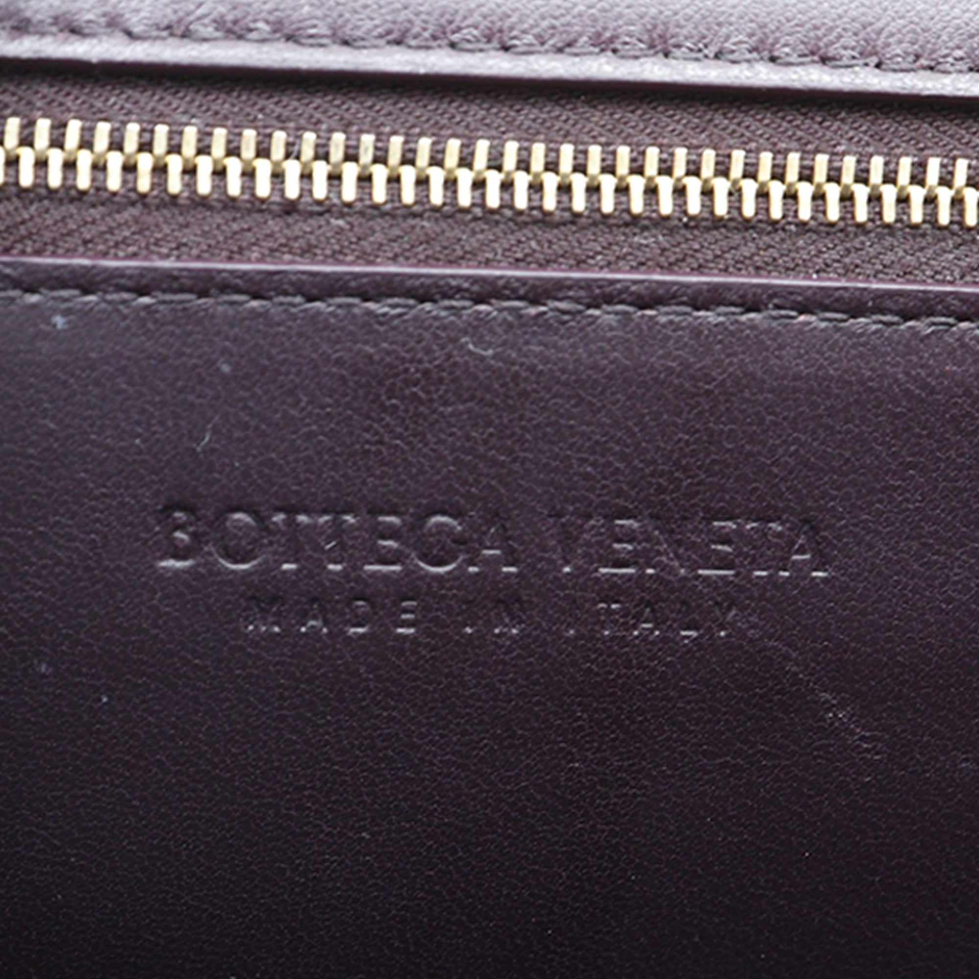 Leather The Clip Crossbody - Image 7
