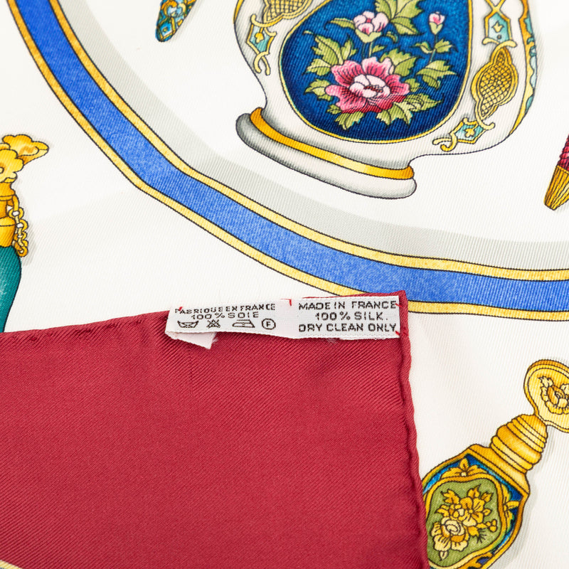 Qu Importe Le Flacon Silk Scarf 90 - Image 7