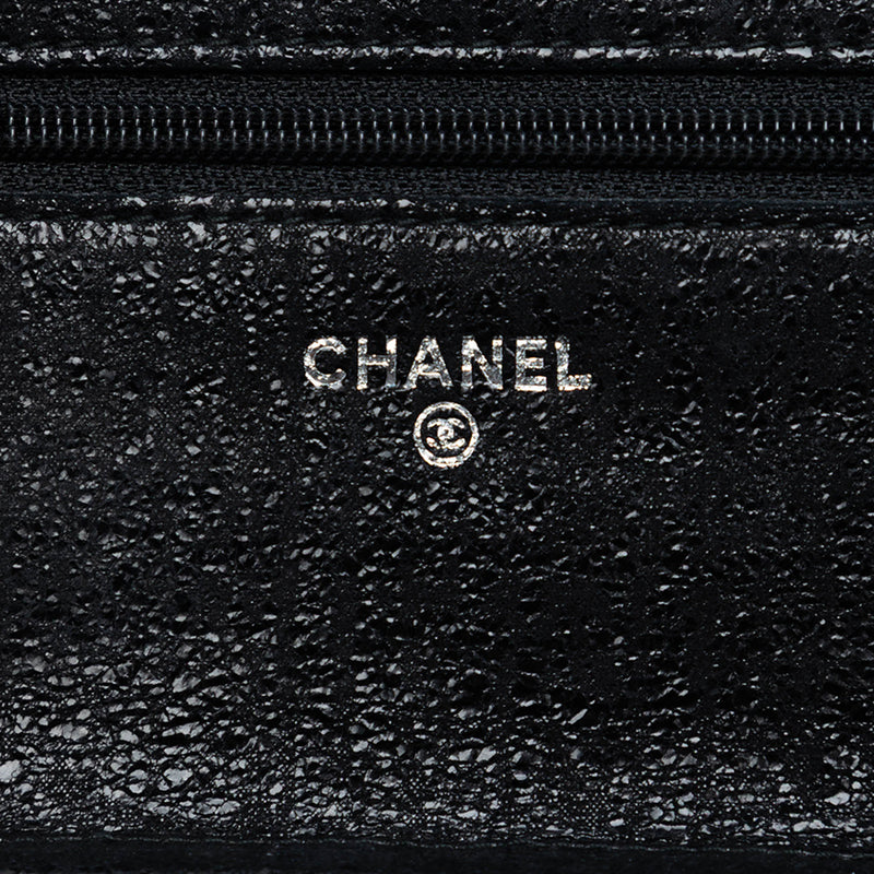CC Quilted Crinkled Patent Wallet On Chain - Image 5
