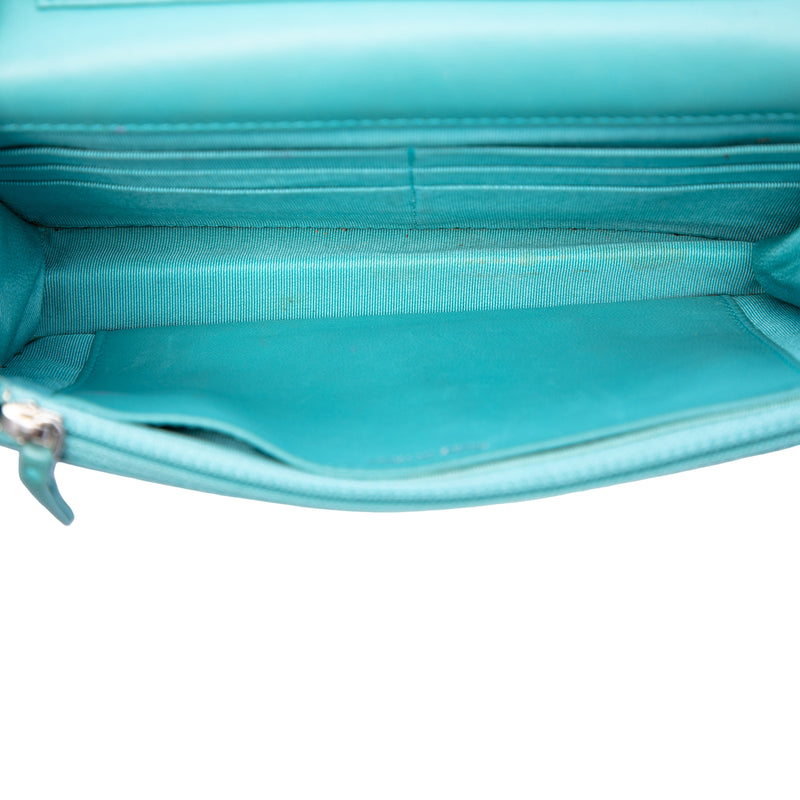 CC Quilted Lambskin Wallet On Chain - Image 4