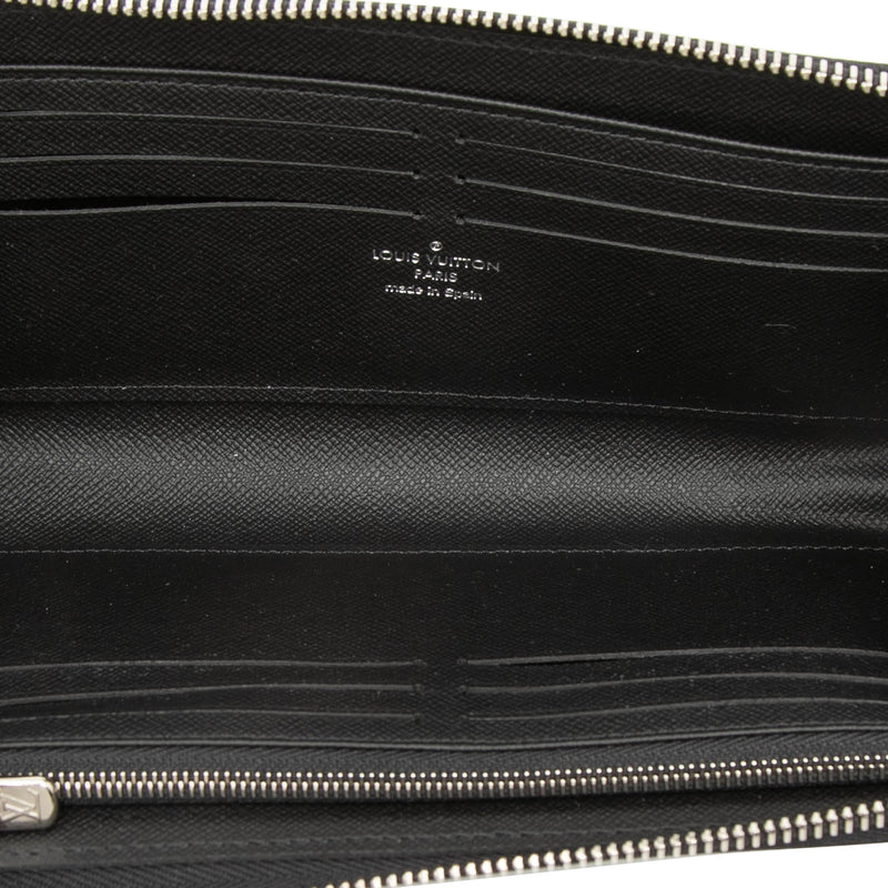 Taiga Zippy Dragonne Wallet - Image 4