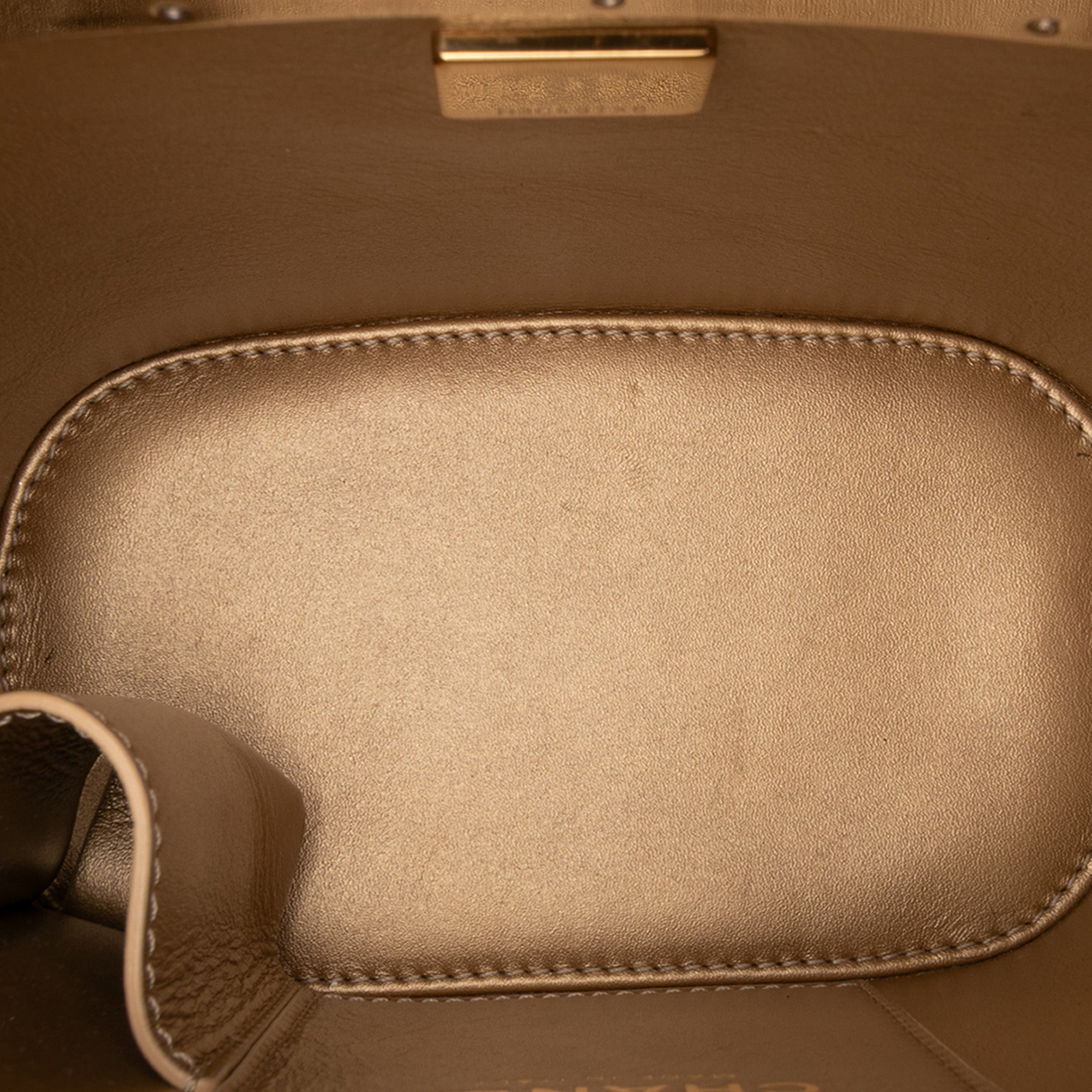 Quilted Patent Logo Chain Vanity Case - Image 4