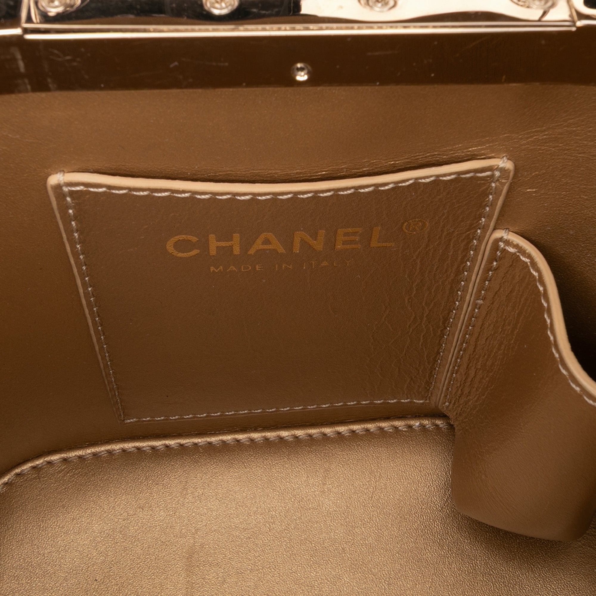 Quilted Patent Logo Chain Vanity Case - Image 5