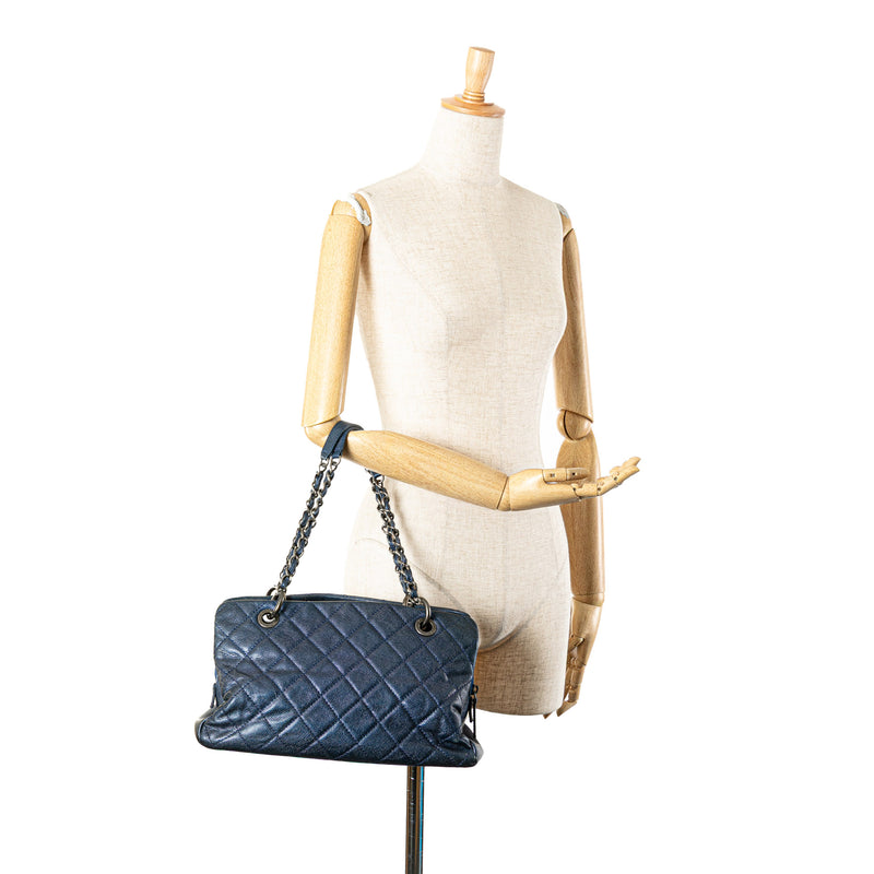 Quilted Iridescent Caviar Chic Shopping Tote - Image 13