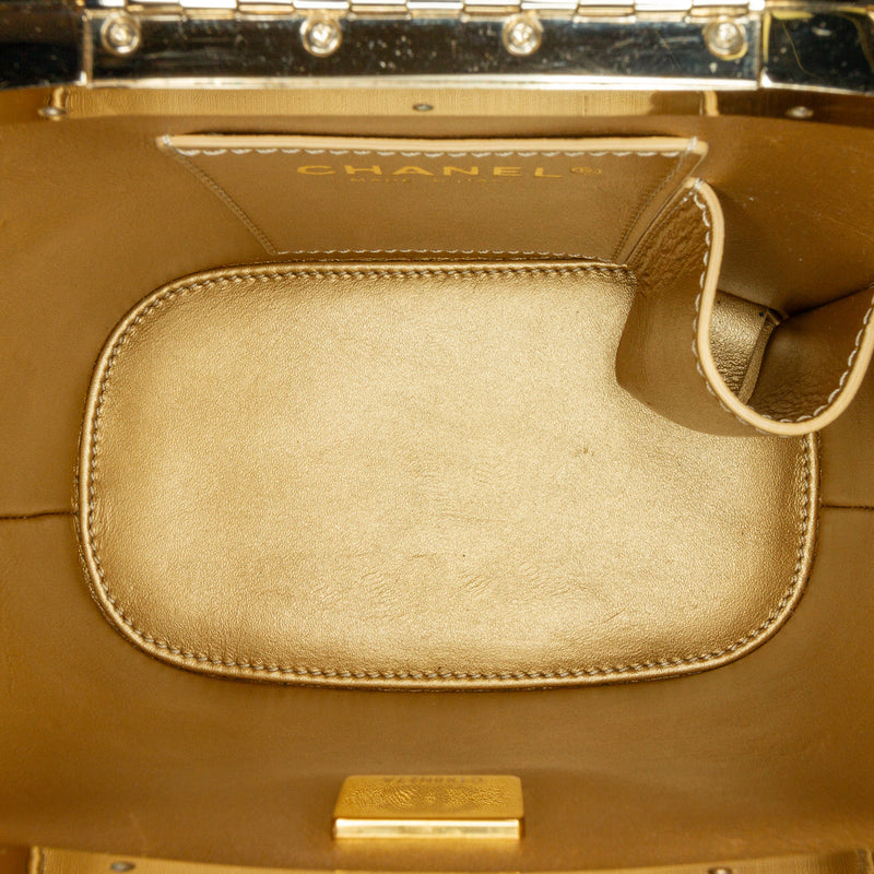 Quilted Patent Logo Chain Vanity Case - Image 4
