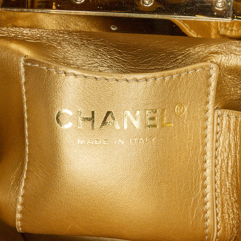 Quilted Patent Logo Chain Vanity Case - Image 5