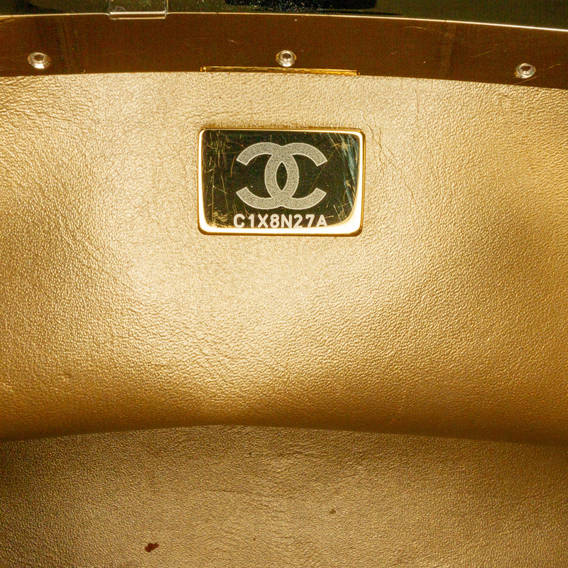 Quilted Patent Logo Chain Vanity Case - Image 6