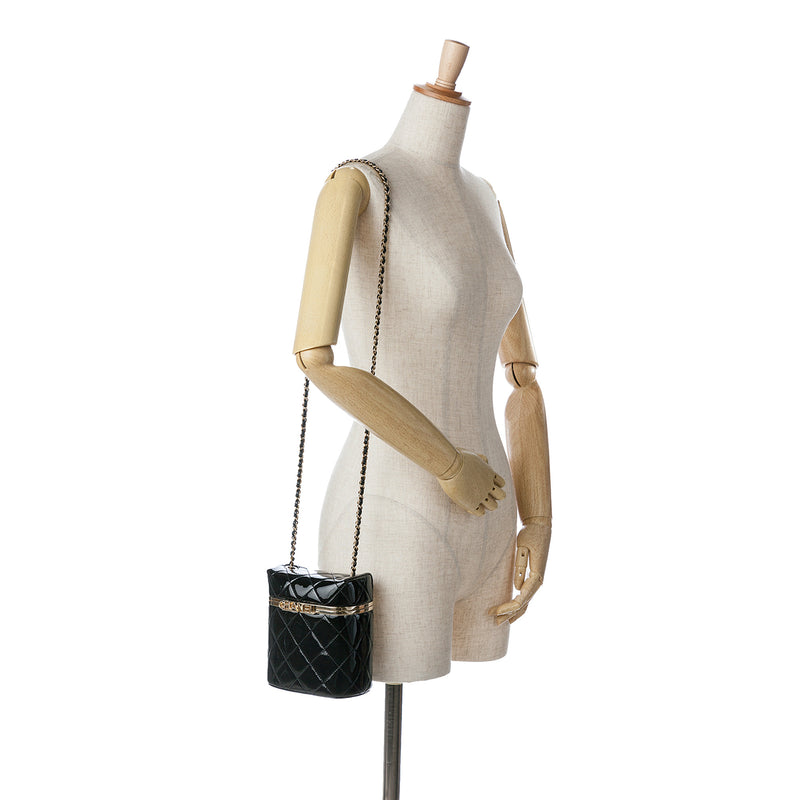 Quilted Patent Logo Chain Vanity Case - Image 7