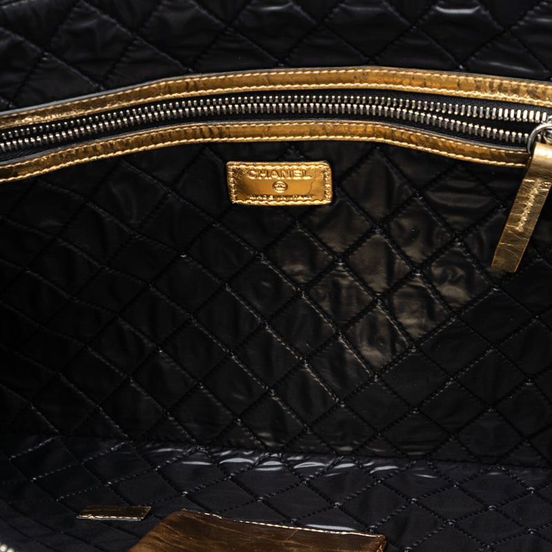 Metallic Crinkled Calfskin Feministe Mais Feminine Pouch - Image 4