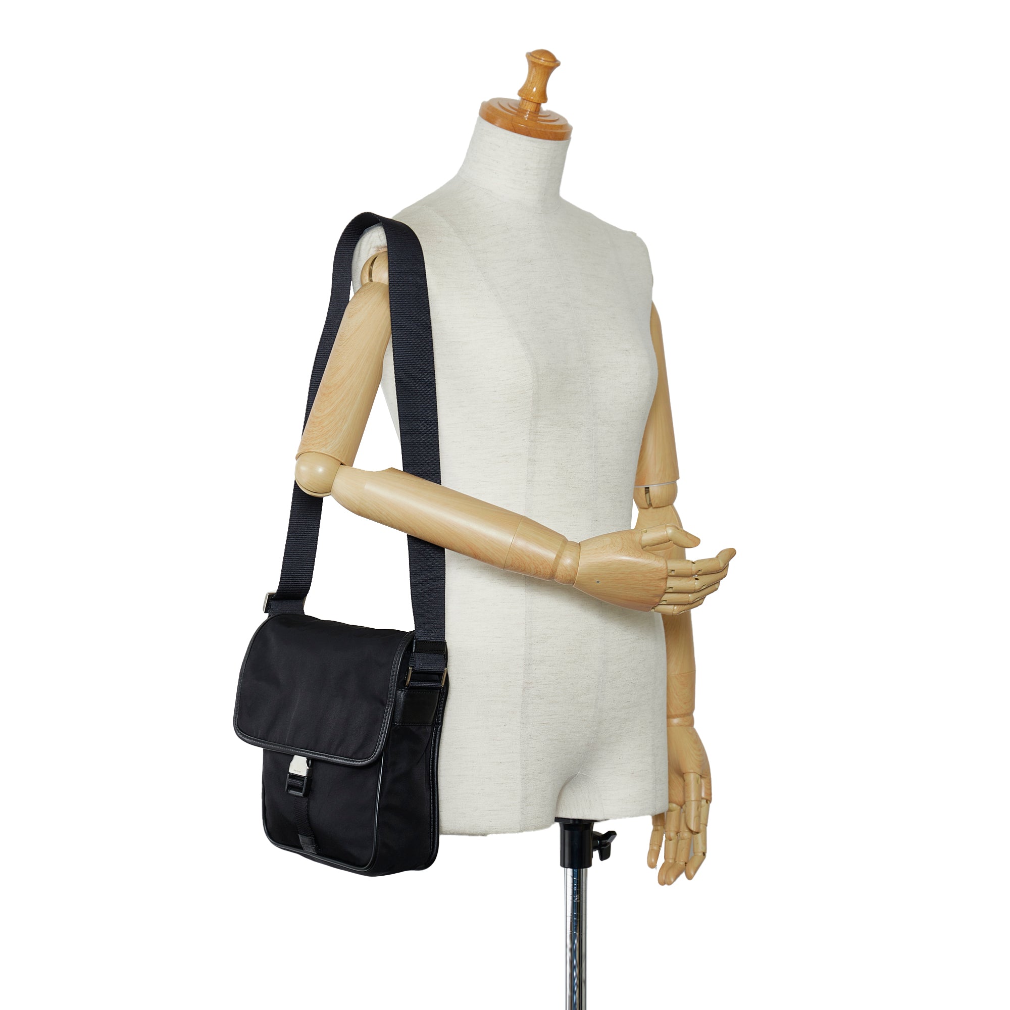 Tessuto Buckle Messenger Bag - Image 9