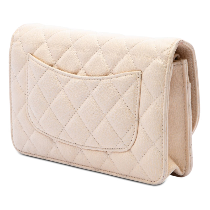 Round CC Quilted Calfskin Flip Lock Wallet On Chain - Image 2