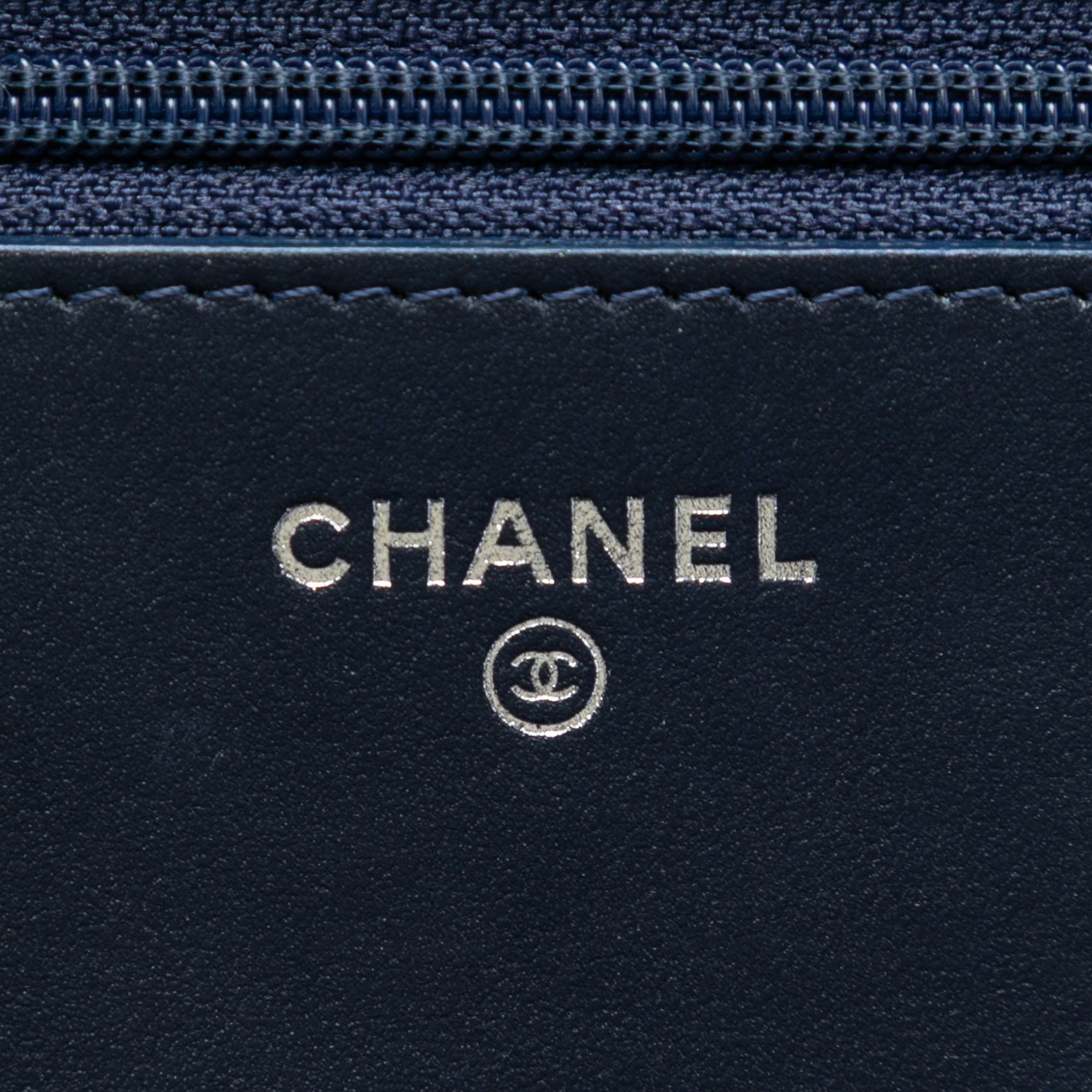 Printed Denim and Calfskin Gabrielle Wallet On Chain - Image 5