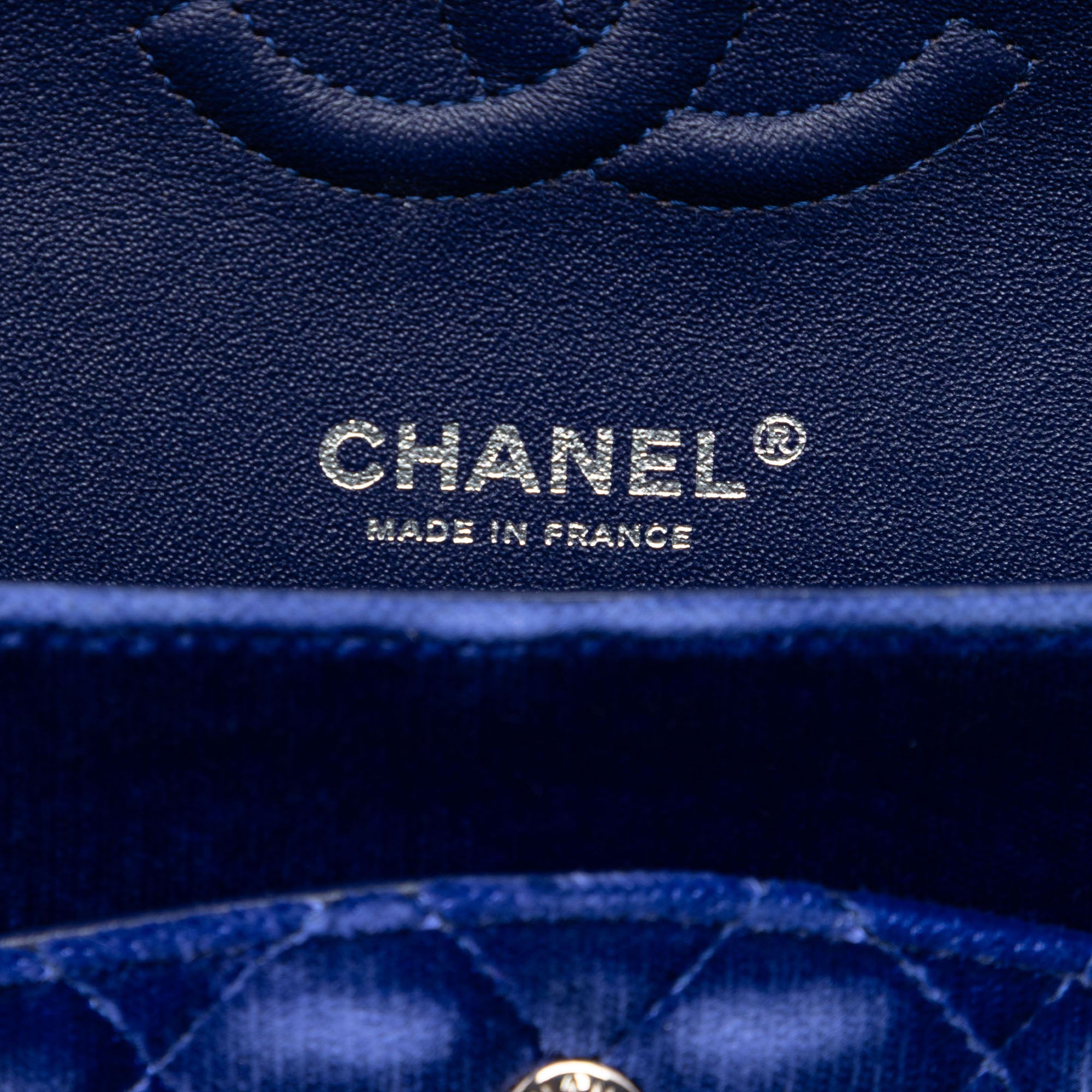 Medium Classic Velvet Double Flap - Image 5