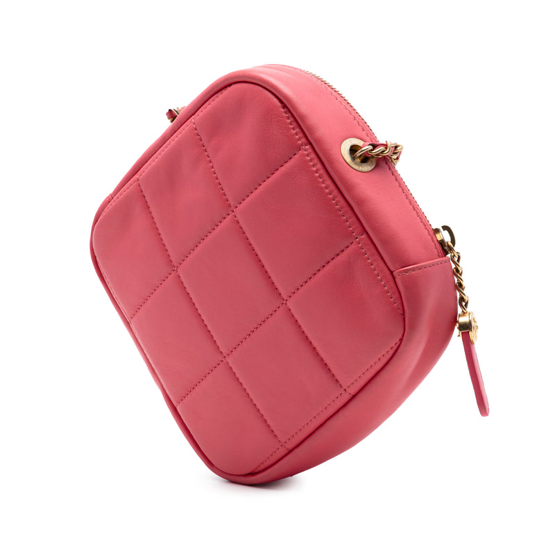 CC Quilted Lambskin Diamond Clutch with Chain - Image 2