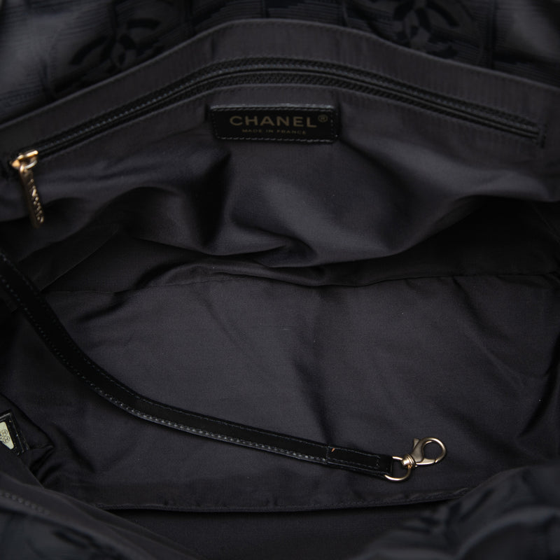 New Travel Line Nylon Tote - Image 4