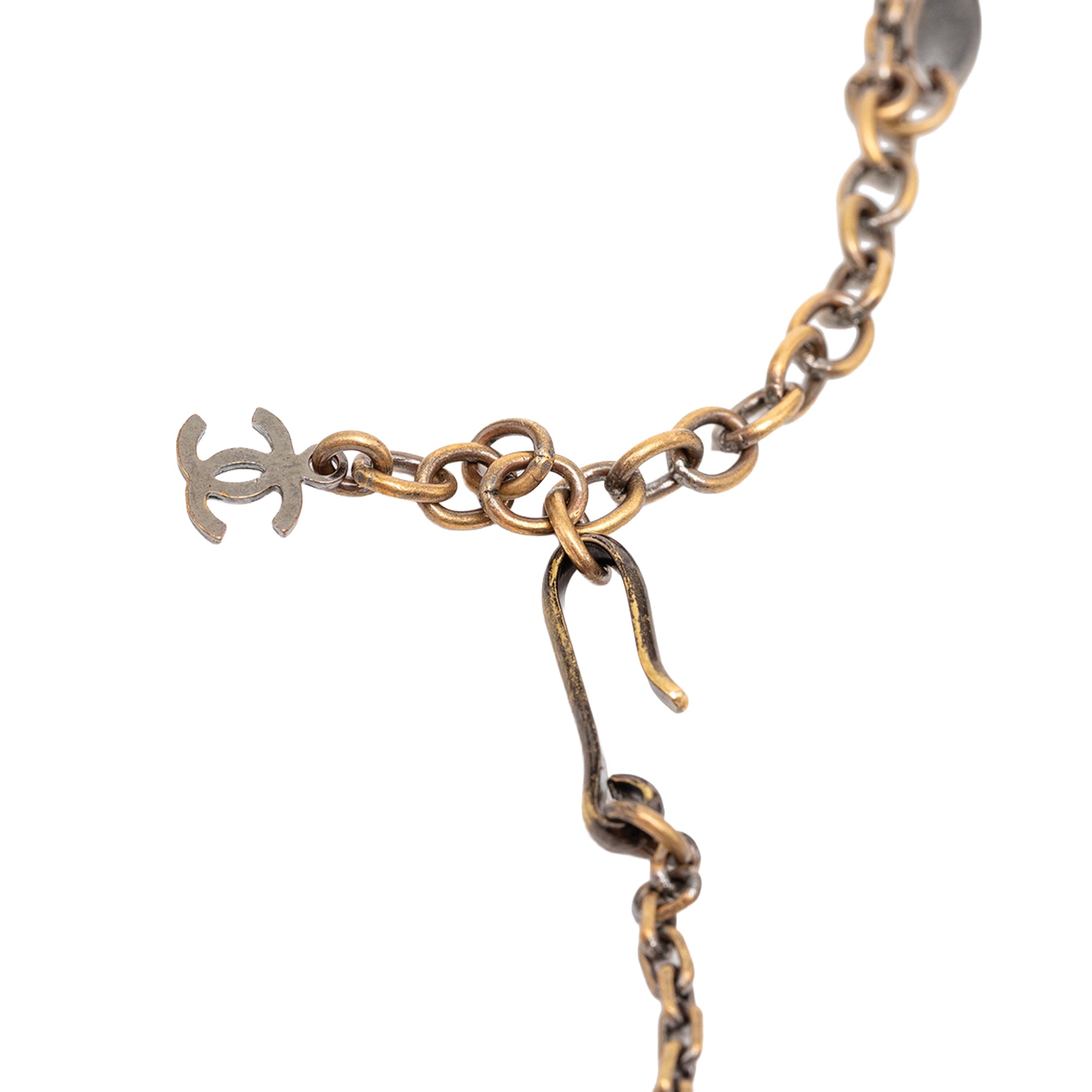 CC Gold Plated Resin Crossbones Round Pendant Necklace - Image 5