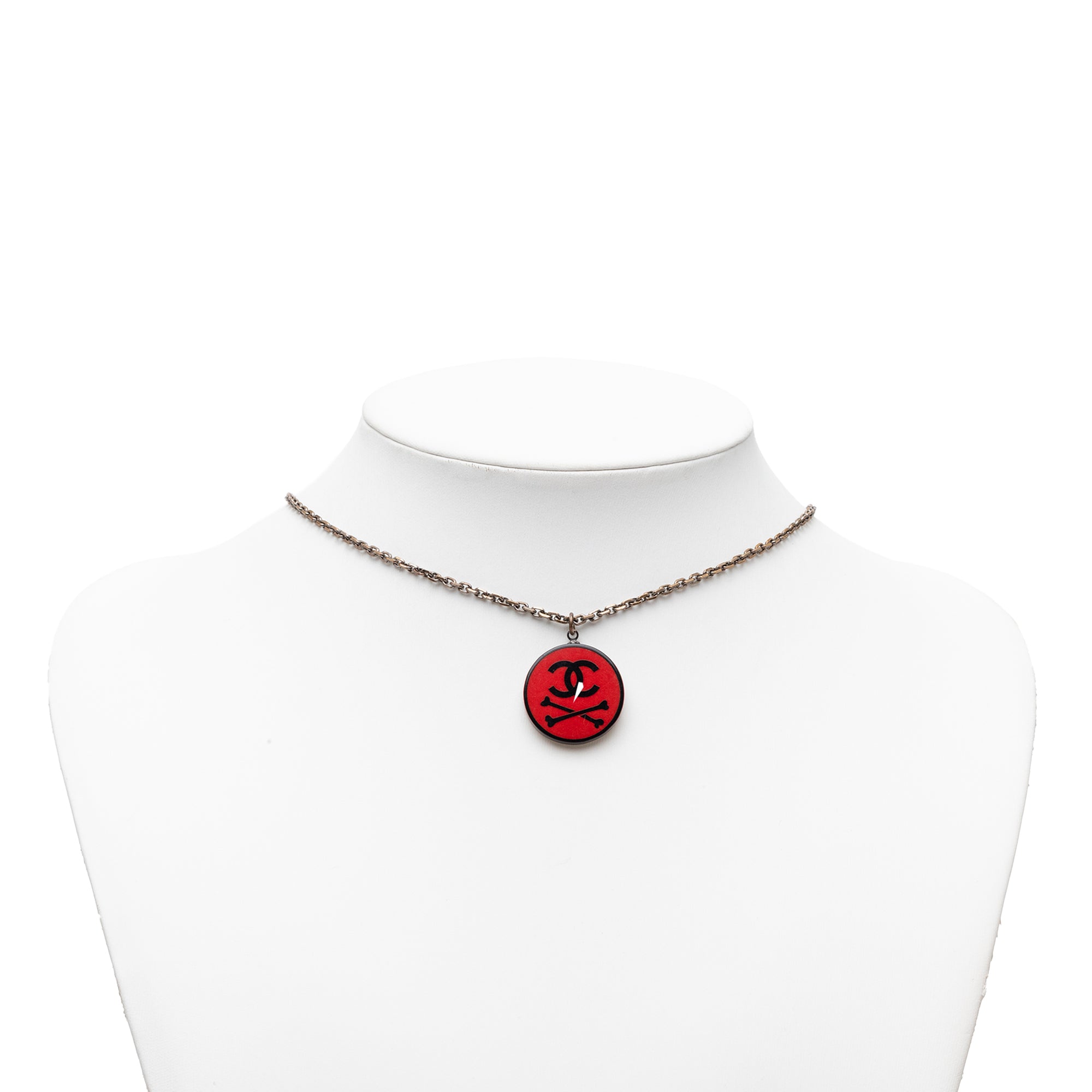 CC Gold Plated Resin Crossbones Round Pendant Necklace - Image 6