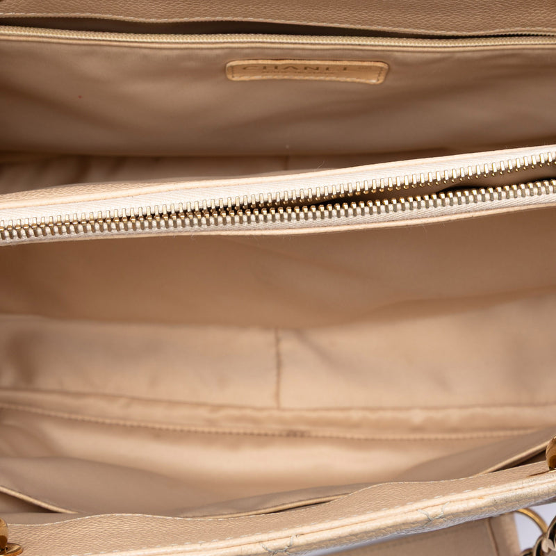 Caviar Grand Shopping Tote - Image 4