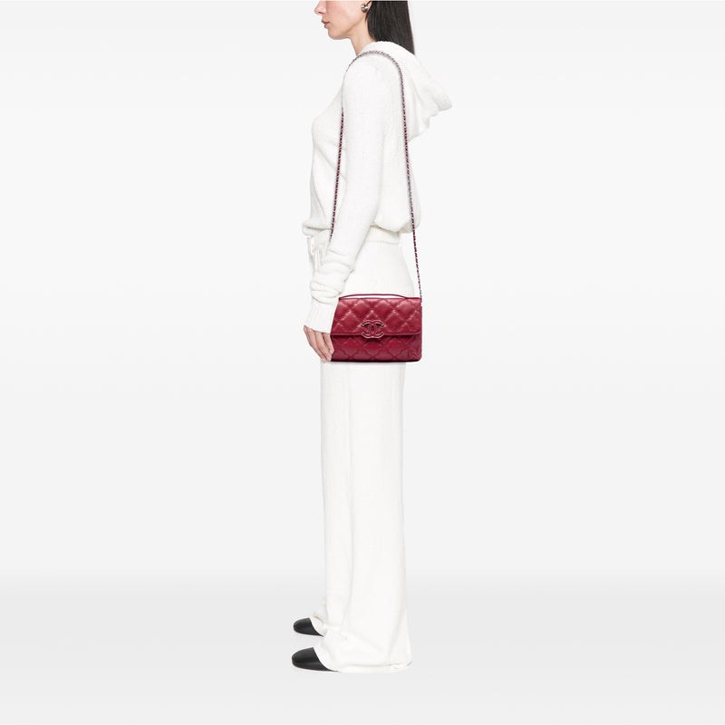 Quilted Calfskin Double Stitch Hamptons Clutch with Chain - Image 5