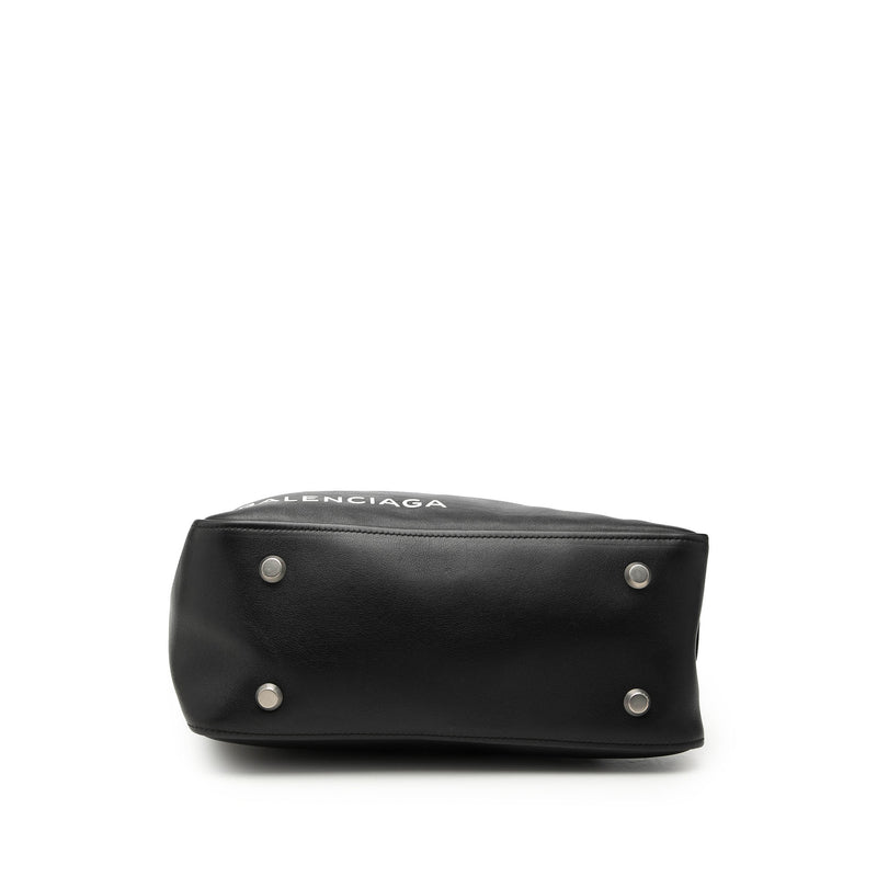 Medium Leather Triangle Duffle Bag - Image 3