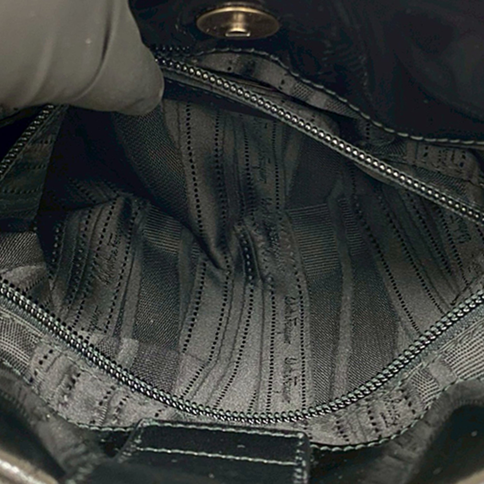 Leather Vara Bow Shoulder Bag - Image 5