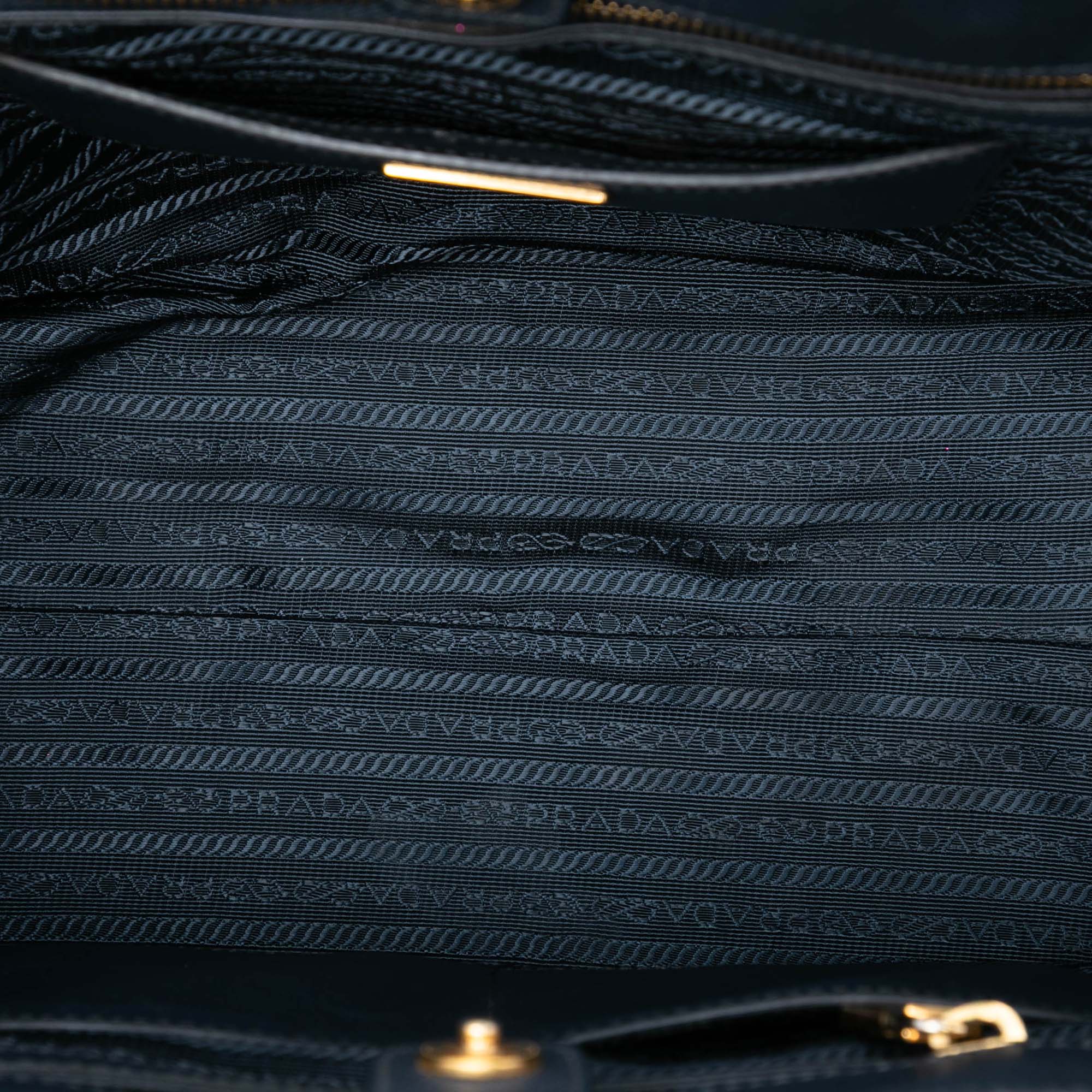 Medium Bicolor Saffiano Lux Galleria Satche - Image 4
