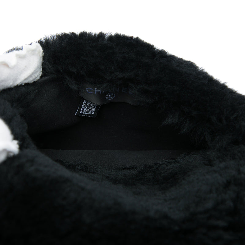 CC Shearling Muff Shoulder Bag - Image 4