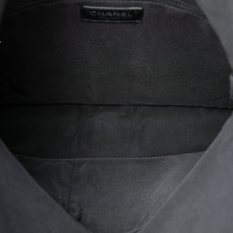 Quilted Lambskin Grip Clutch - Image 4