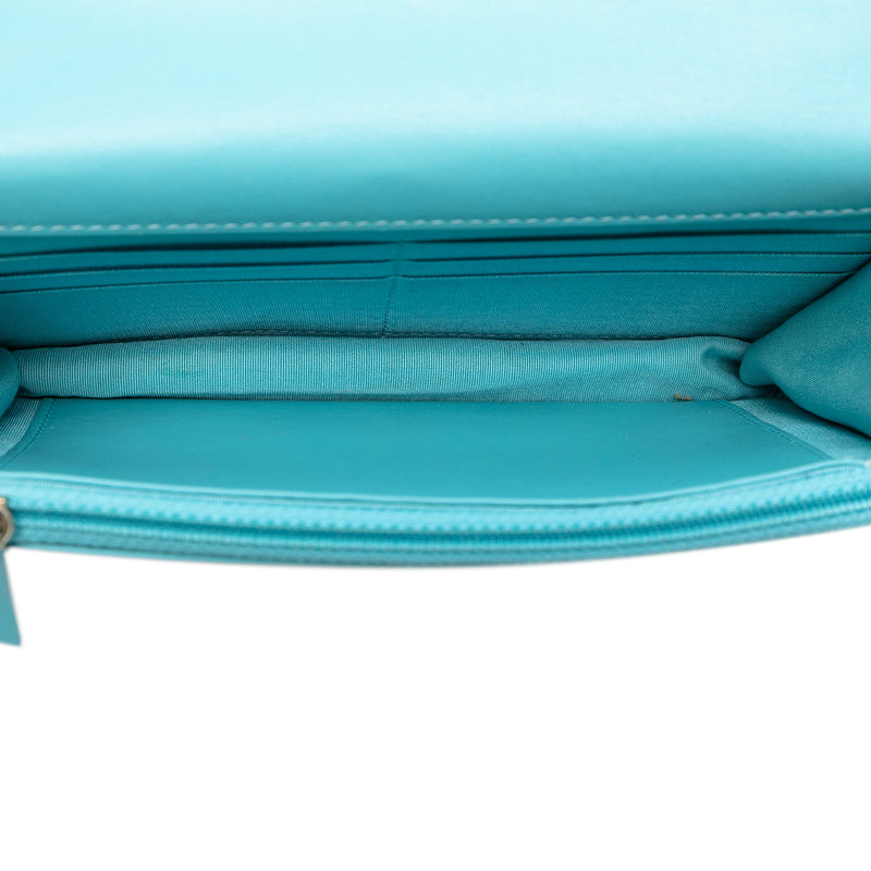 Denim 19 Flap Wallet On Chain - Image 4