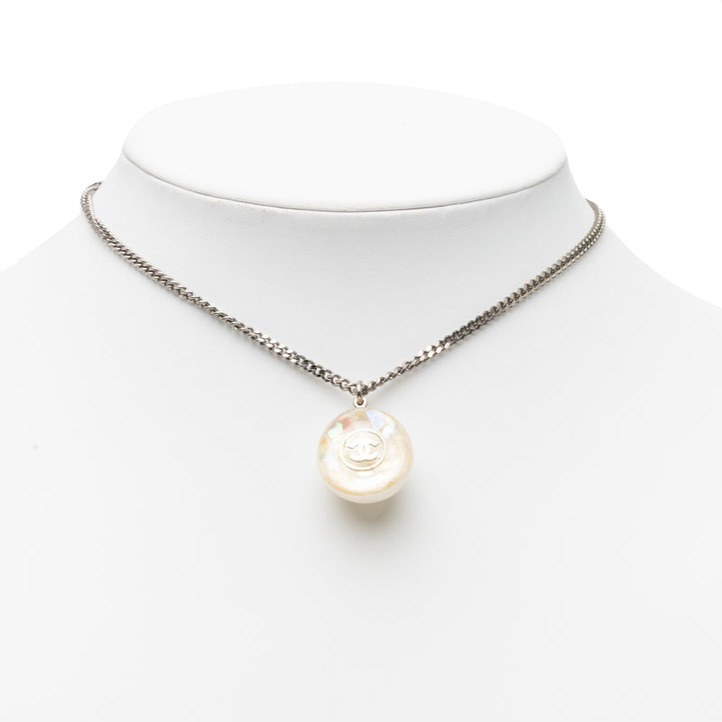 CC Brass Resin Ball Pendant Necklace - Image 5
