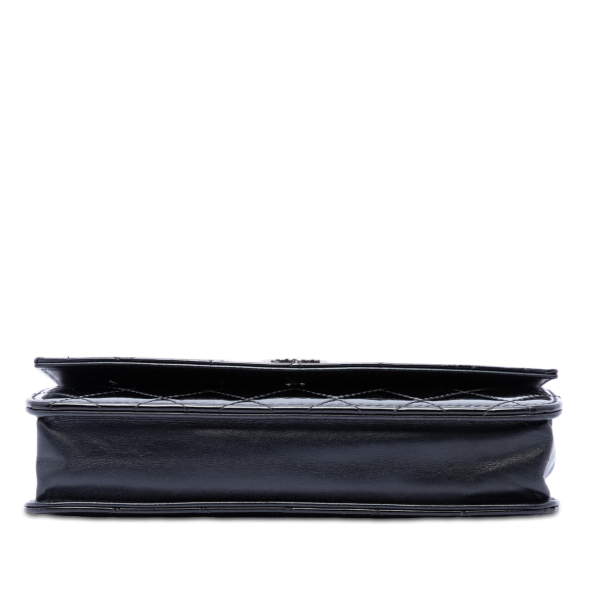 CC Quilted Patent Brilliant Wallet On Chain - Image 3